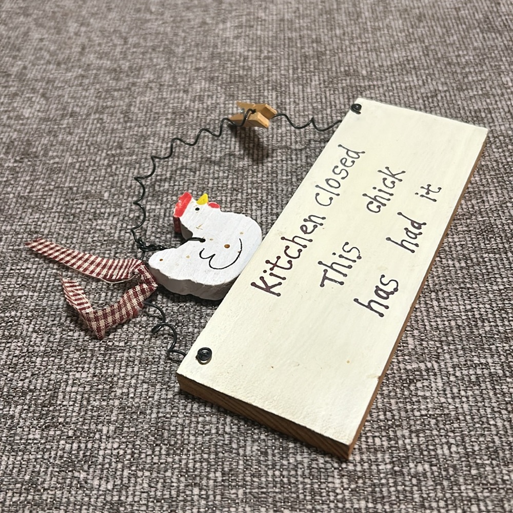 “Kitchen closed” wood sign with wire hanger 7x6 - Picture 3 of 4